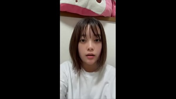 一般素人女子大生がお風呂あがりにおまんこを触ってオナニー姿が興奮する。