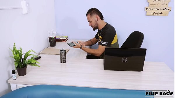 Mi mejor amigo se folla a mi esposa hotwife mientras estoy trabajando, soy un cornudo?