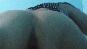 Me vengo  a chorros duro me masturbo co cepillo de peinar