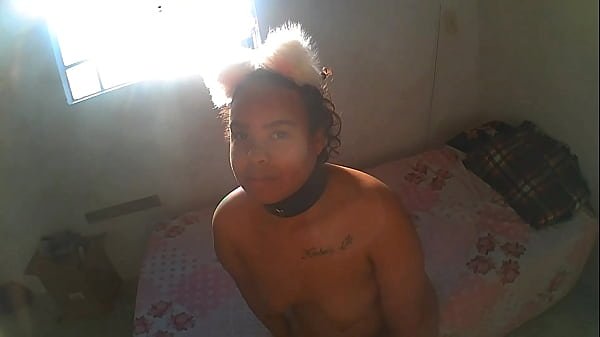 PEGUEI A VIZINHA VESTIDA DE GATINHA E FIZ DELA UMA CACHORRA NA MINHA PIROCA ELA GEMEU MUITO ME DANDO GOSTOSO