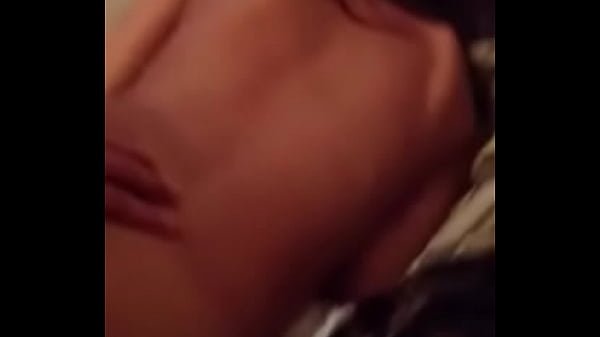 colombiana en la cama