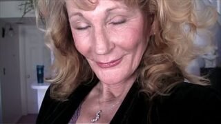 Grannies Showing Their Naughty Goodies in Selfies & Webcams