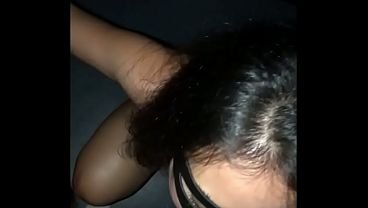Fiz muitos machos gozerem em mim na casa de Swing – Casada safada, vai para casa de swing, humilha o marido corno e poe ele para gravar enquanto fode com muitos machos pauzudos.