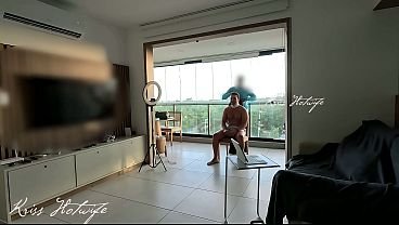 MAIOR CORNO DO BRASIL – Chamei um barbeiro para fazer meu cabelo em casa e a Puta da minha esposa recebeu ele só de calcinha socada na buceta e top transparente